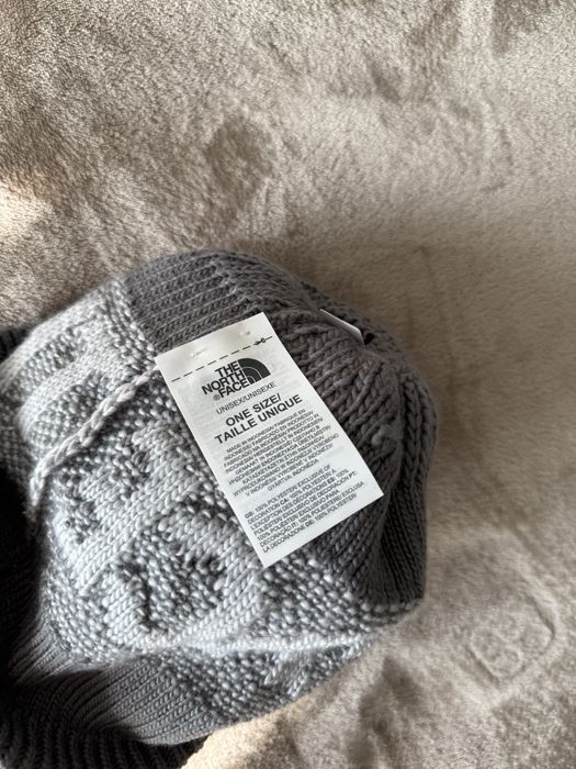 The North Face Retro caciula cu ciucure unisex gri cu alb marimeOS nou