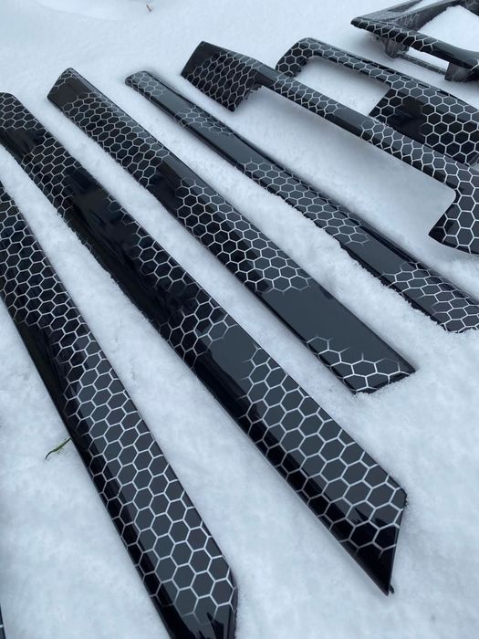 Интериорни лайсни тип пчелен а пита за е46