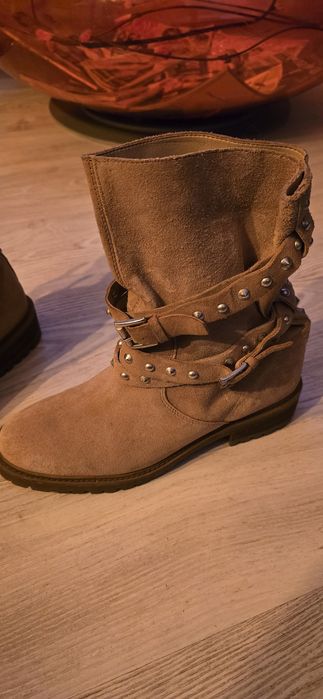 Ghete din piele întoarsă