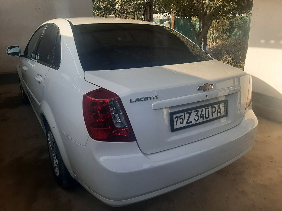 Продаётся машина Gentra.