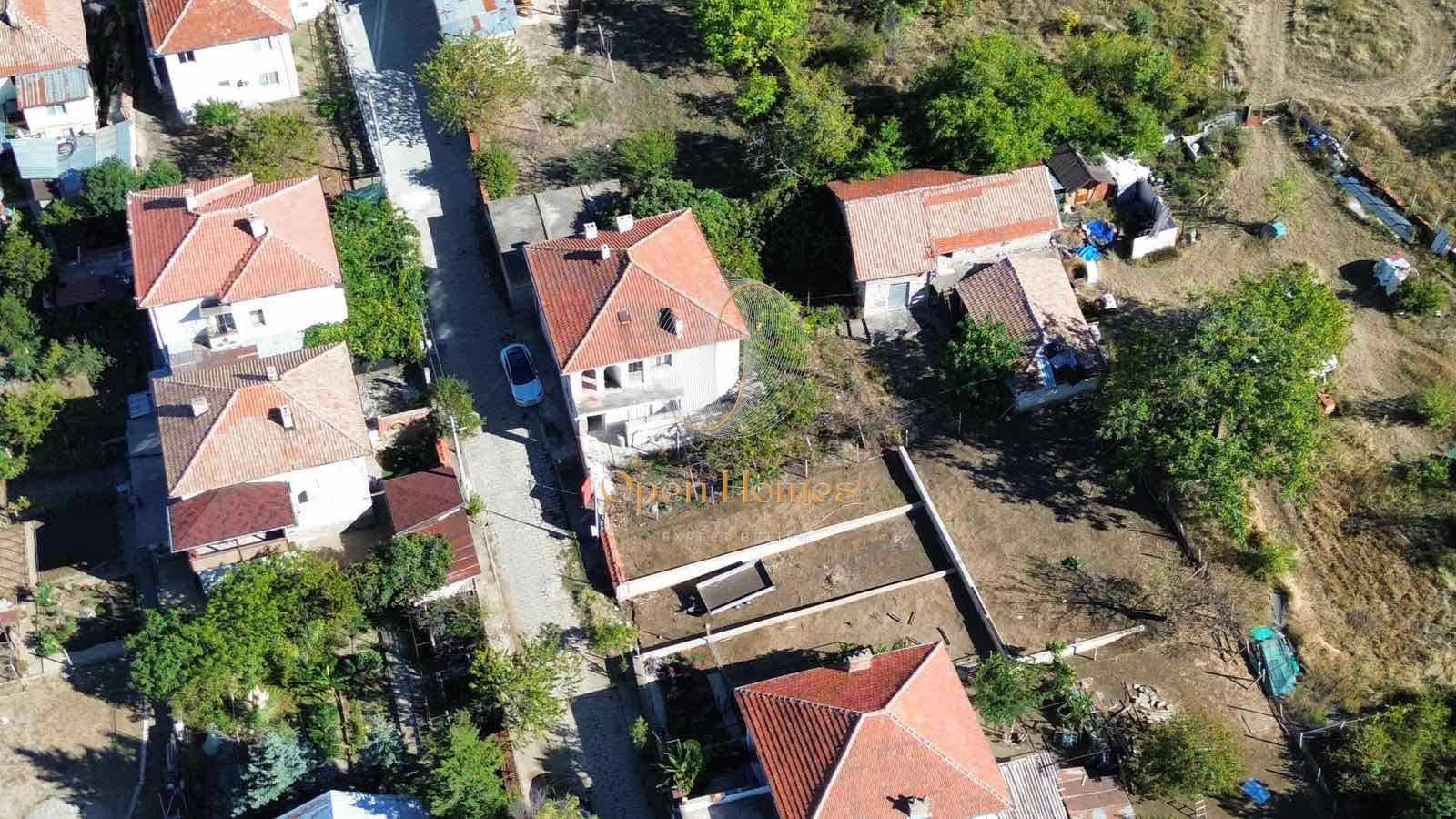Многофамилен имот в гр. Перущица
