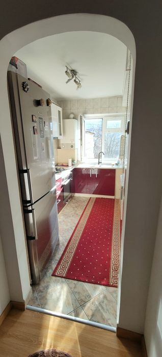 Închiriez apartament cu doua camere