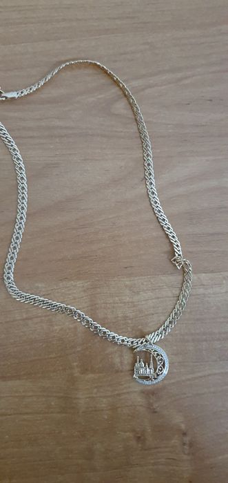 Продаётся цепь с кулоном