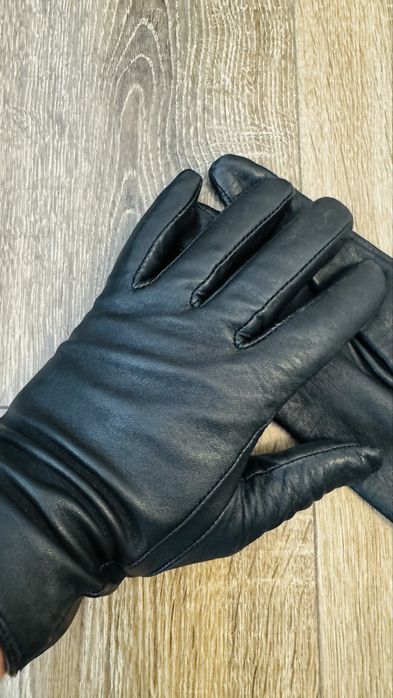 Manusi de piele negre