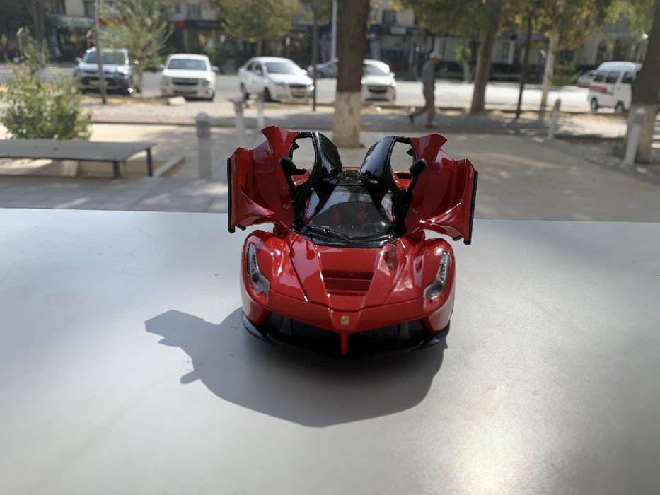 Modelka LaFerrari