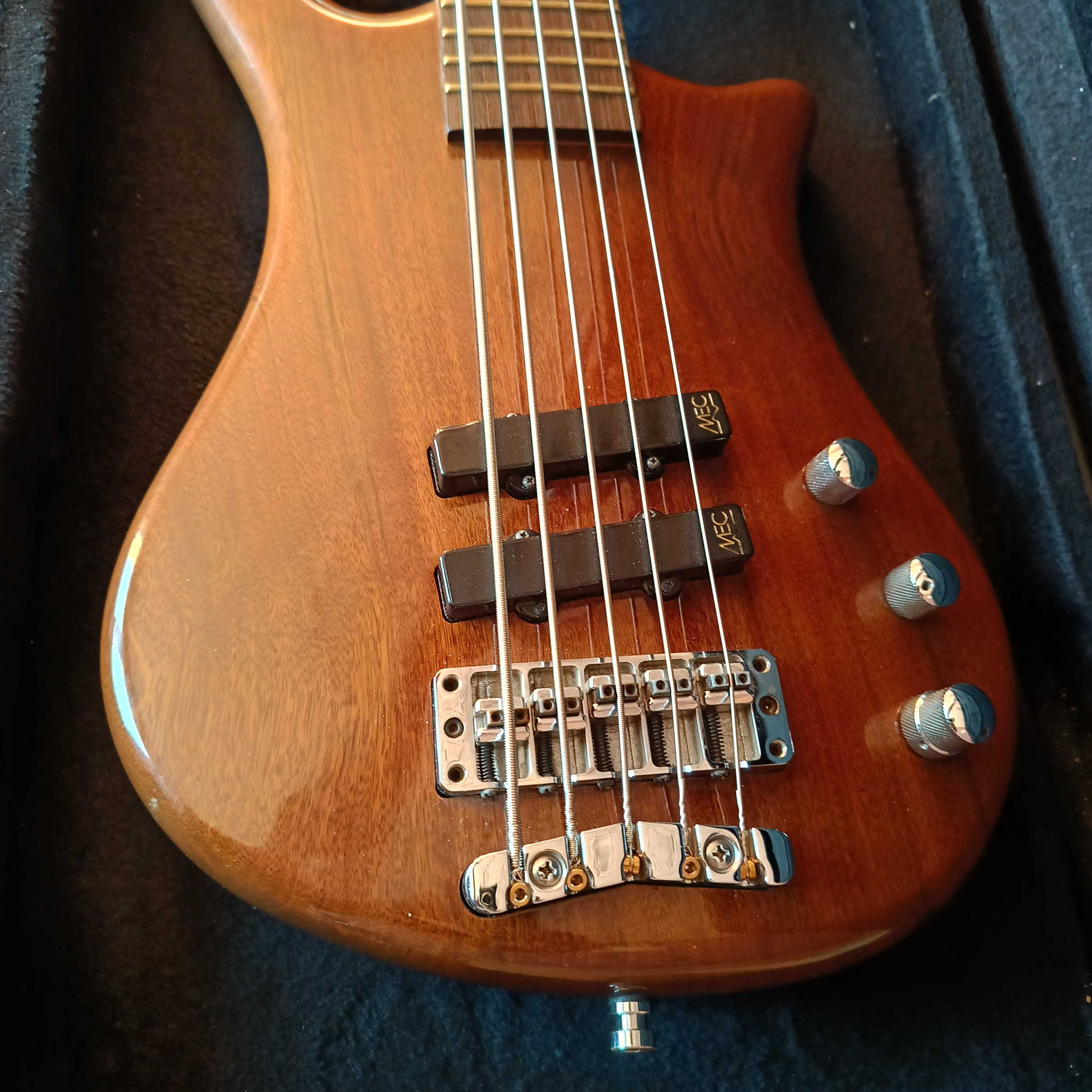 Продавам бас китара WARWICK THUMB 5 струни