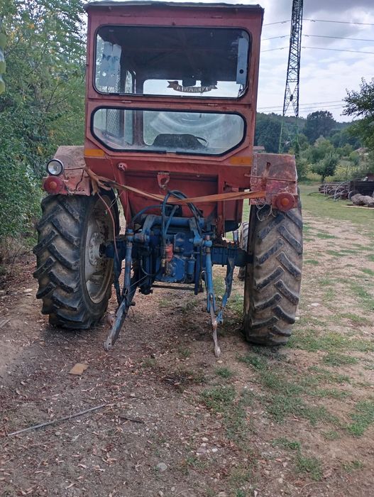 Vând tractor U650 +utilaje
