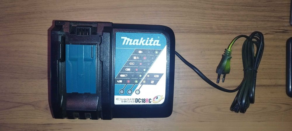 Зарядно устройство MAKITA DC18RC