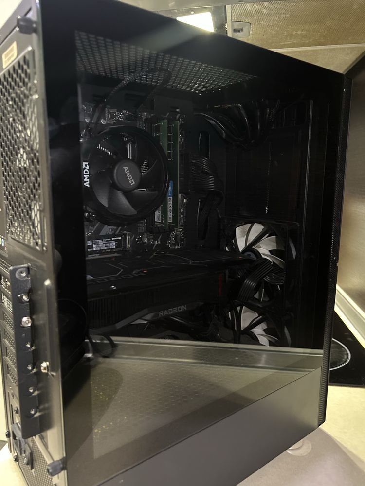 Настолен компютър с AMD Radeon RX 7900XT