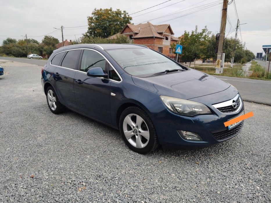 Vând Opel Astra j