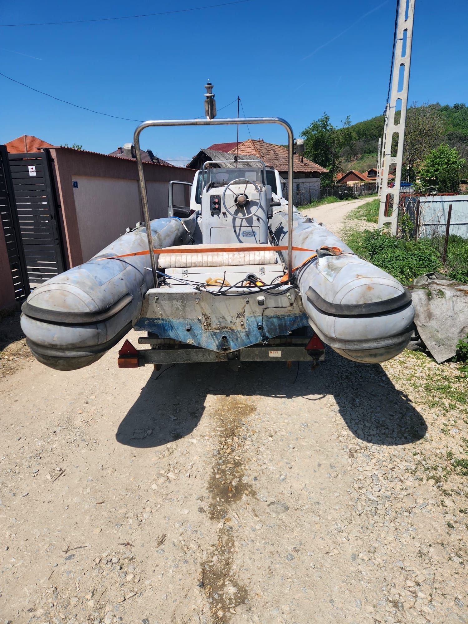 Barcii cu peridot și motor