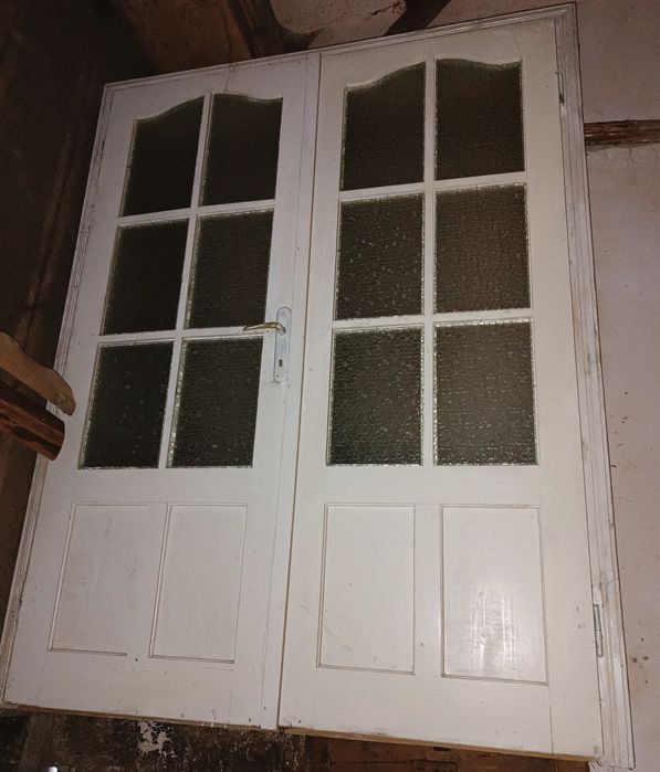 Use și ferestre din lemn