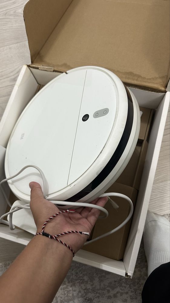 Продам робот пылесос XIAOMI