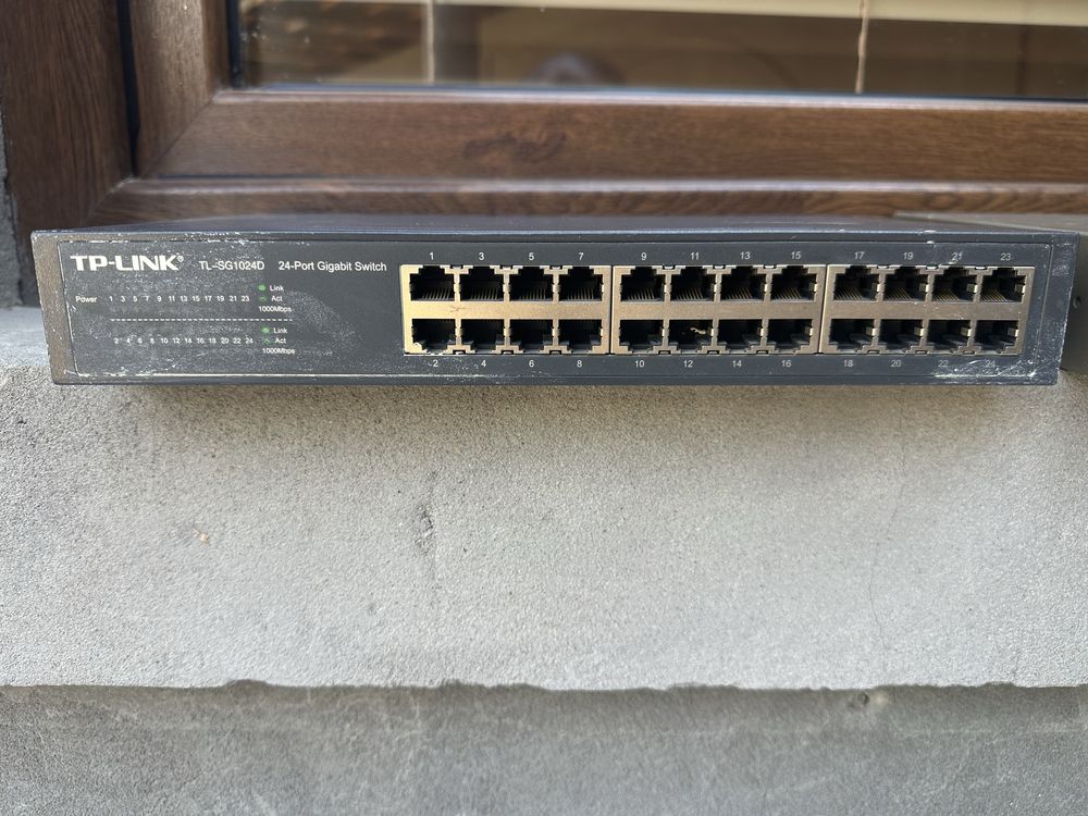 Продаётся SVICH Хаб 24 порт 1024 gb