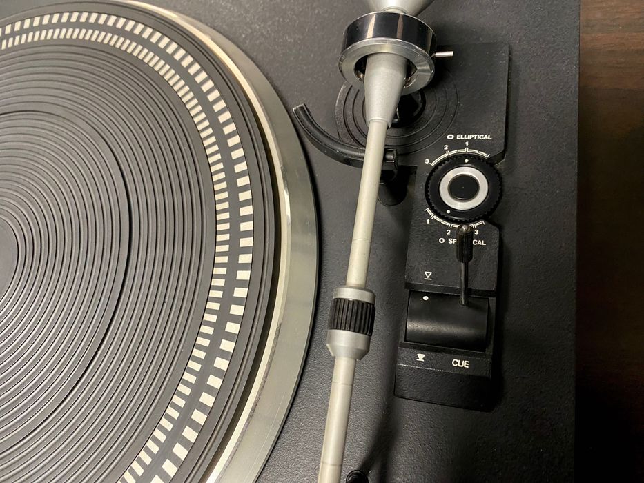 Отличен грамофон Philips