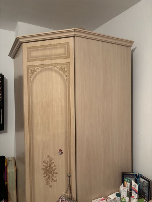 Угловой шкаф большой