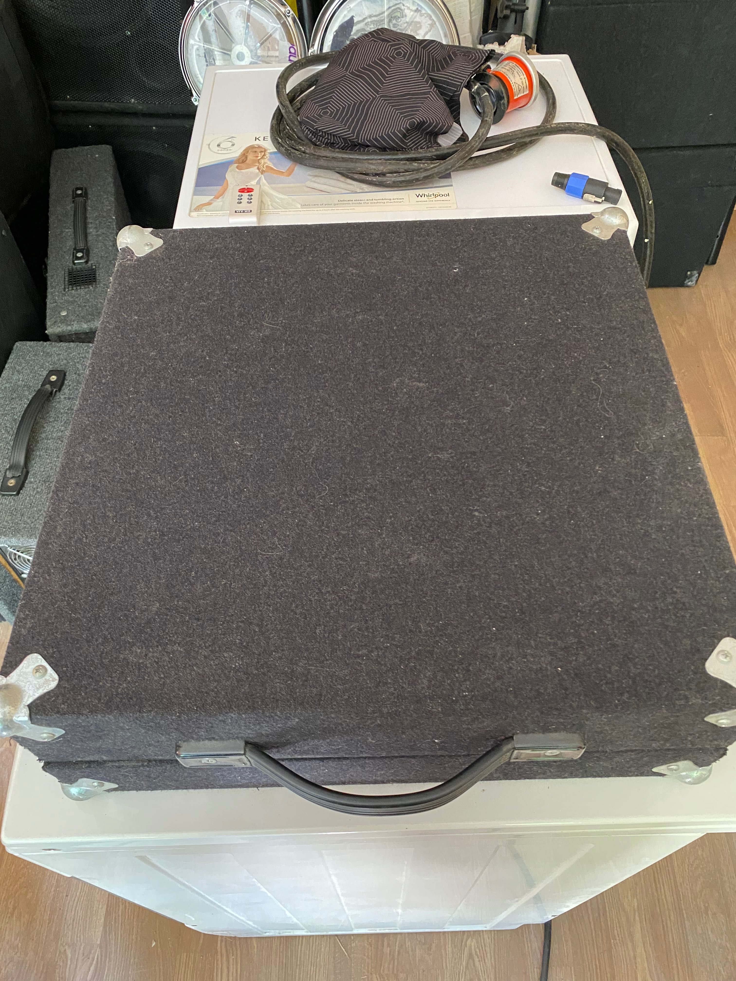 Продавам пулт Mackie profx12