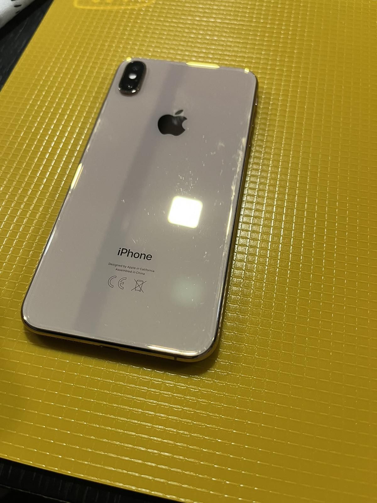 I phone xs Max gold 64gb