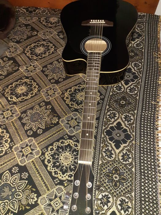 Vand sau schimb cu orgă electronică Chitară electro acustică