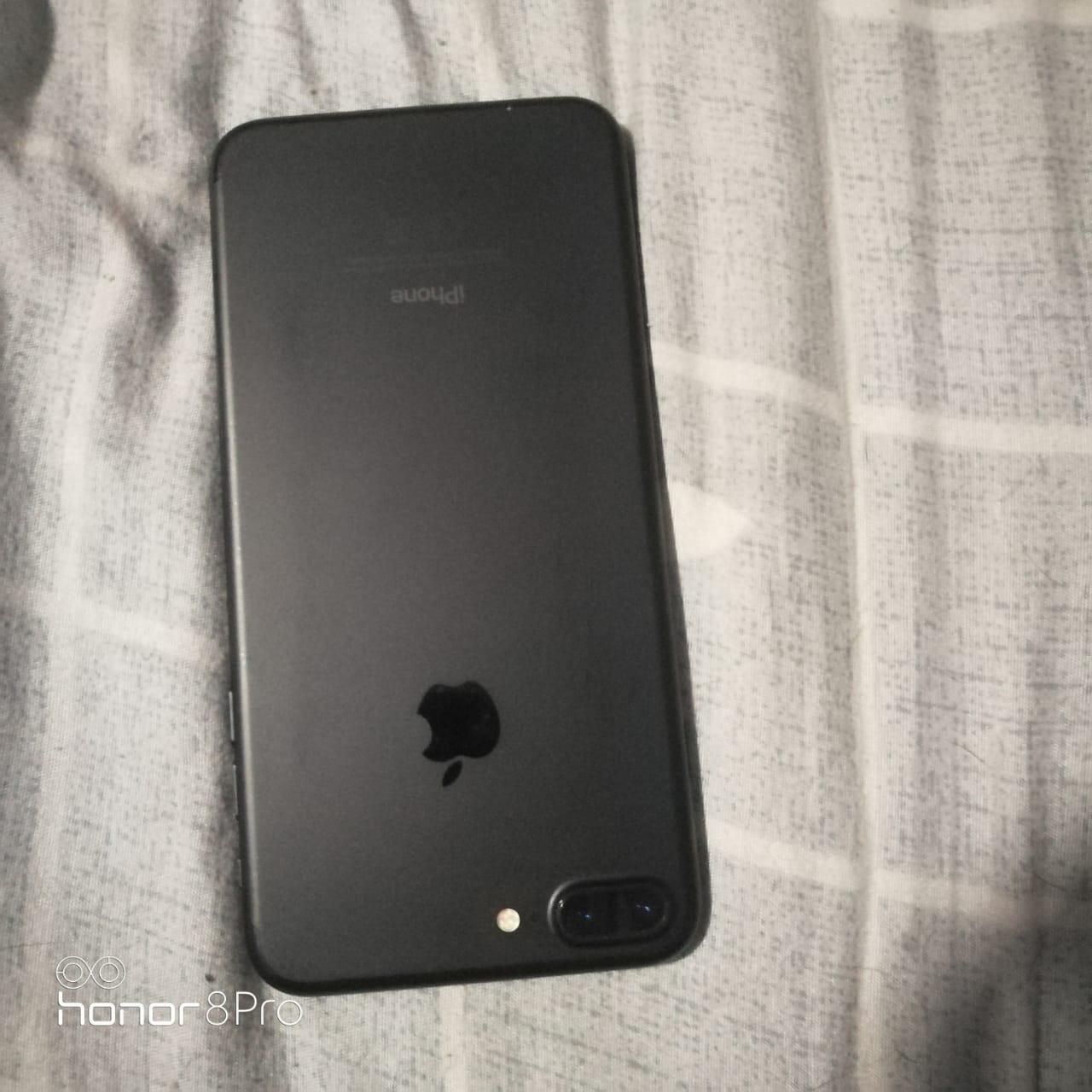 Продам Iphone 7+