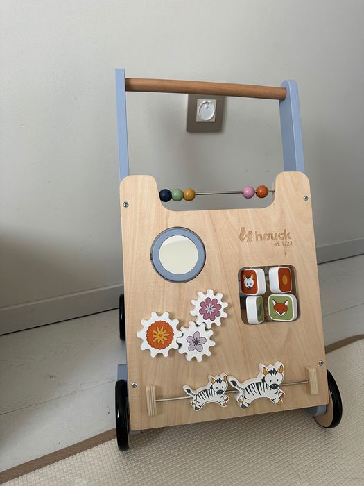 Дървен уокър за прохождане-  Hauck