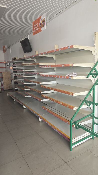 Rafturi de magazin