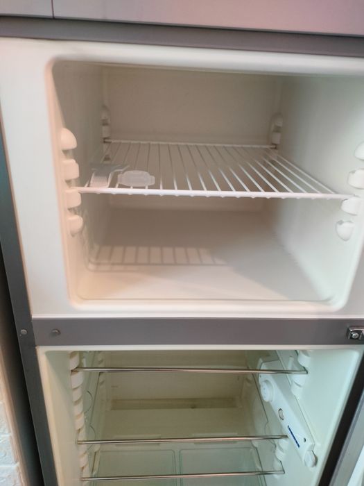 Продавам хладилник Liebherr