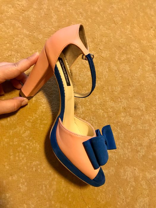 Vând sandale din piele