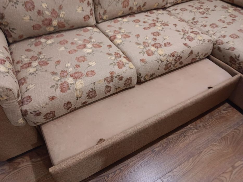 Продавам ъглов диван