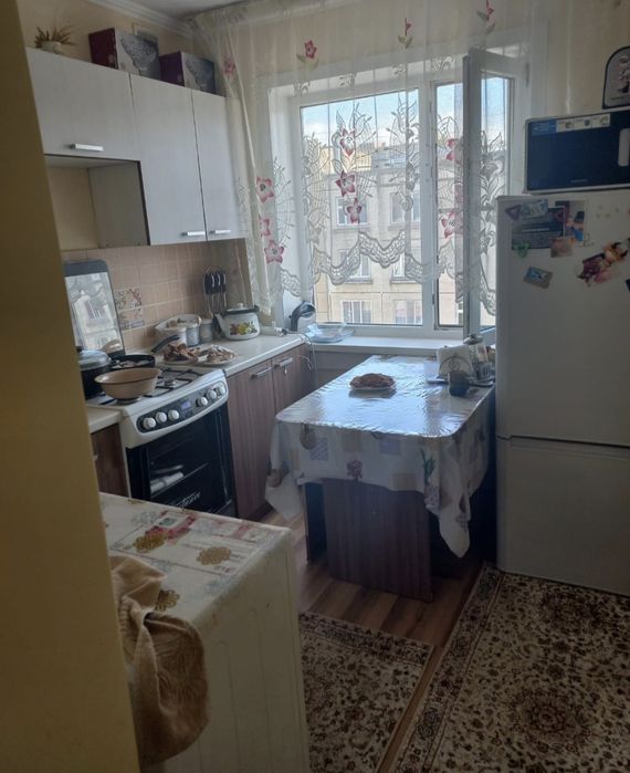 Стол кухонный, обеденный