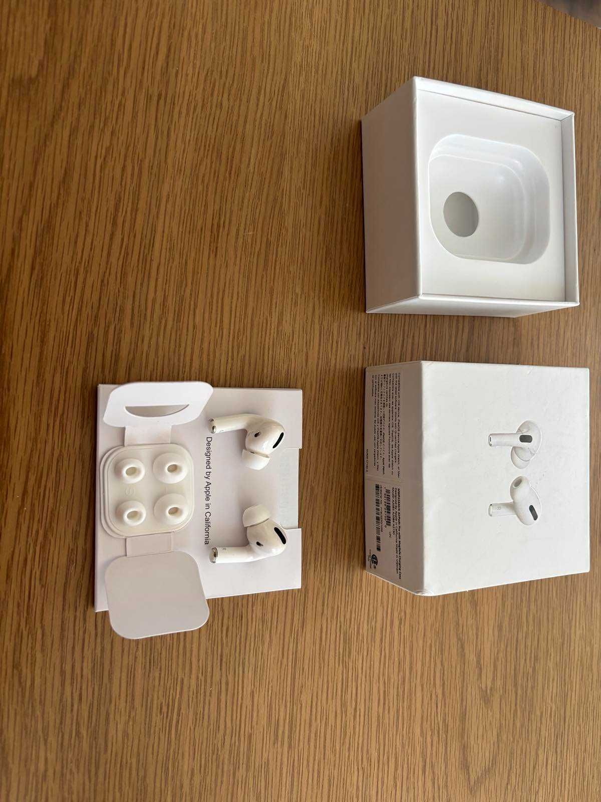 Слушалки Apple AirPods Pro