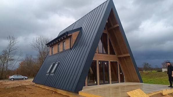 Executam case si cabane A-frame