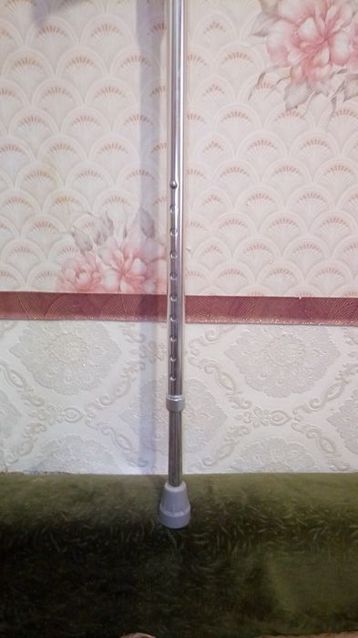 Костыль новый.серого цвета