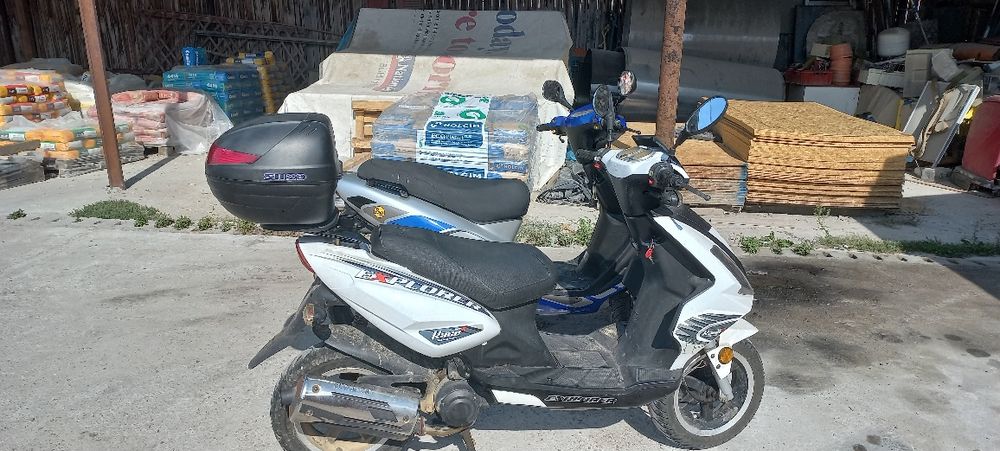 Vind scuter pe benzina recent aduse din Germania