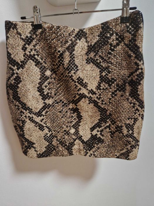 Fusta H&m cu print sarpe marimea 36 noua