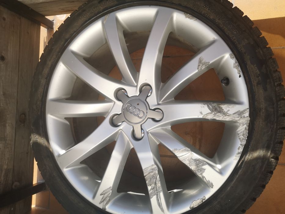 Vând jante originale Audi