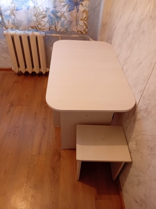 стол и 2 стула б/у