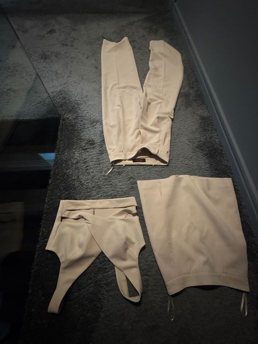 Бежов костюм от 3 части Cliche