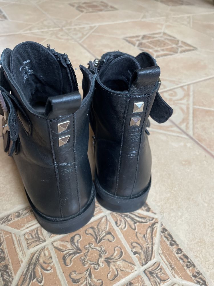 Botine/ghete Stradivarius din piele naturala negre