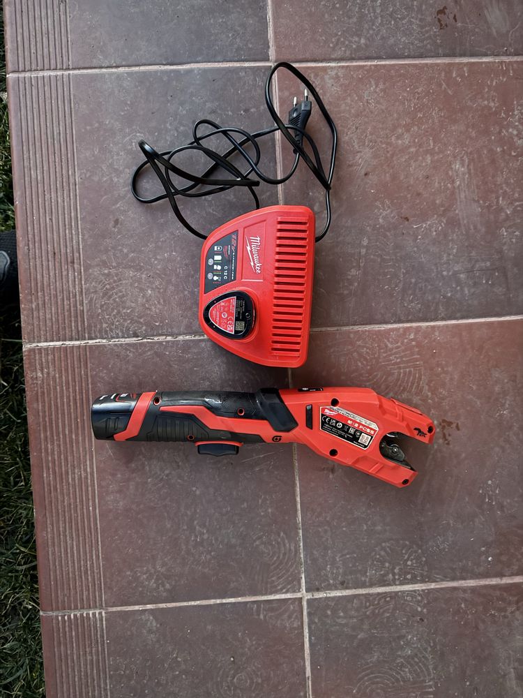 Ferastrau tevi Milwaukee m 12 PCSS