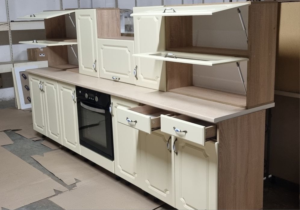 Mobila de bucatarie modulara noua, cu cuptor electric, fronturi MDF