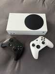 Xbox Series S (2 controlere )