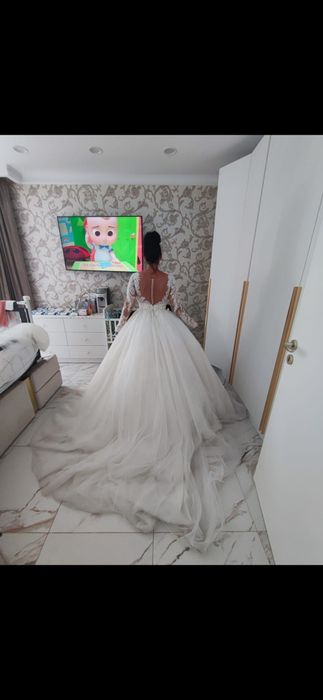 Vând rochie mireasa si costum mire.