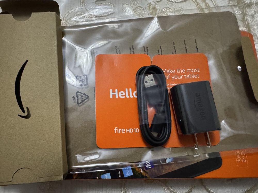 Планшет Amazon fire HD 10 + original cover