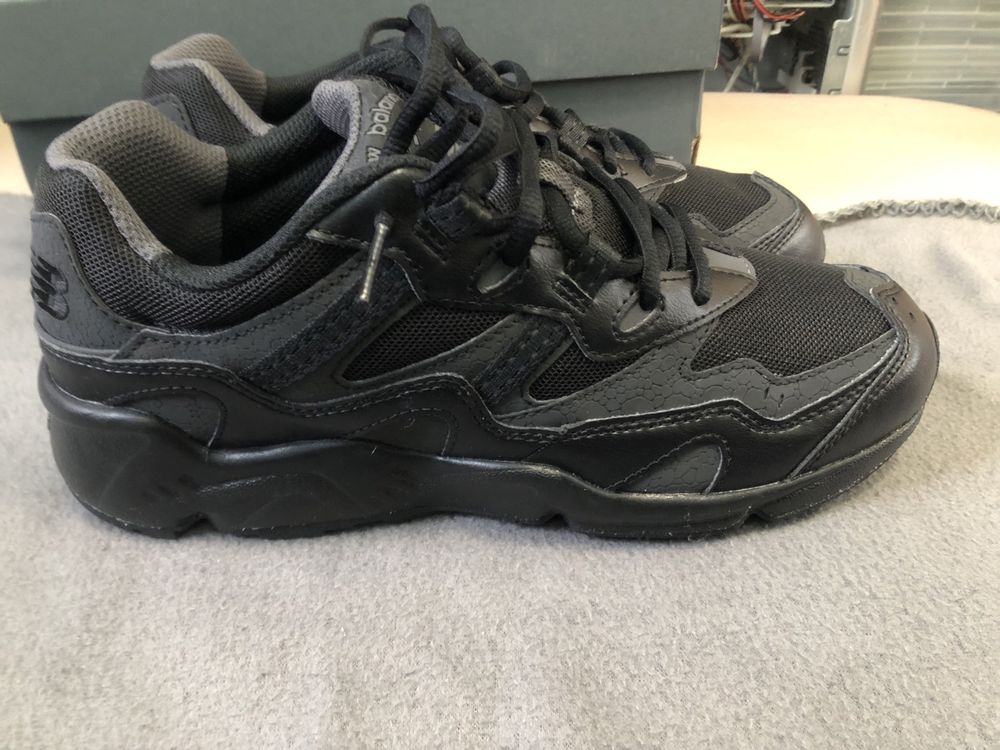 Vând adidași New Balance 850