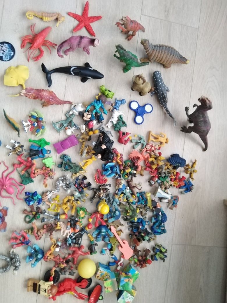 Играчки гормити, морски животни и други