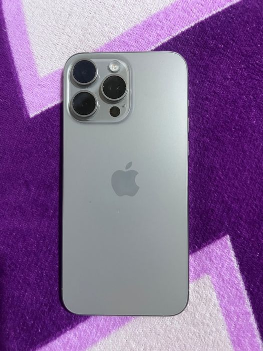 Продается Айфон 15 про макс в хорошом состояние