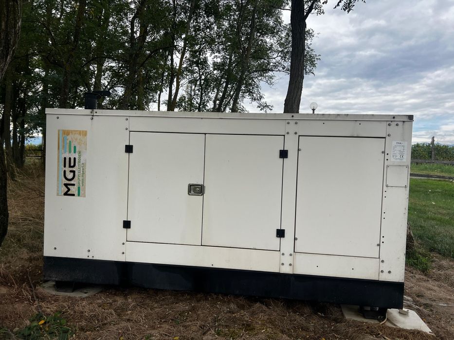 Vând generator John Deere