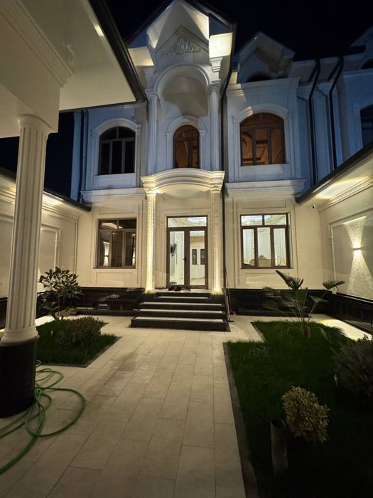 Uy sotiladi moljal keles Zamona restorani roparasida