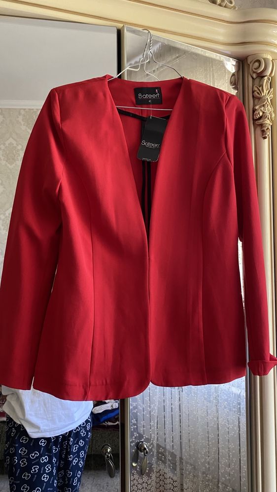 Пиджак красный женский
